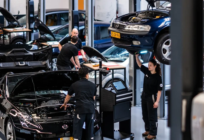 Basis technicus automotive start bol werkplaats