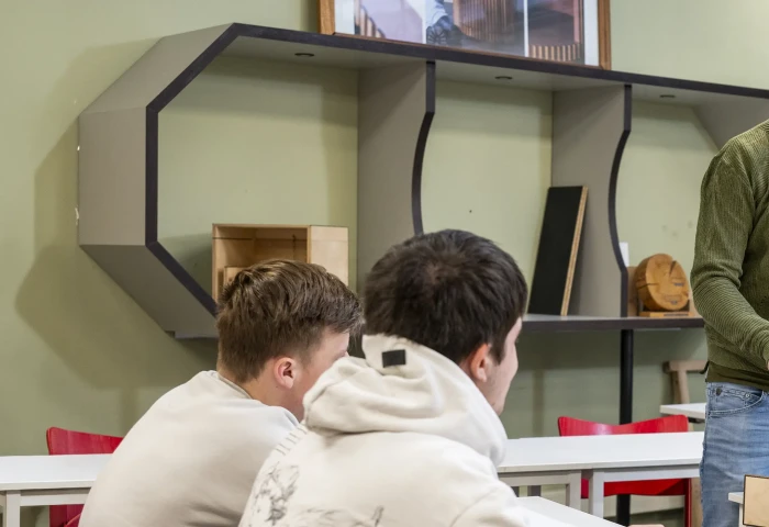 Ondernemend meubelmaker-interieurbouwer bol