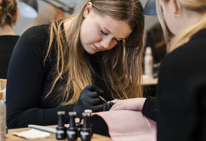 Nail- & Hairtechnician (allround kapper) (bol)