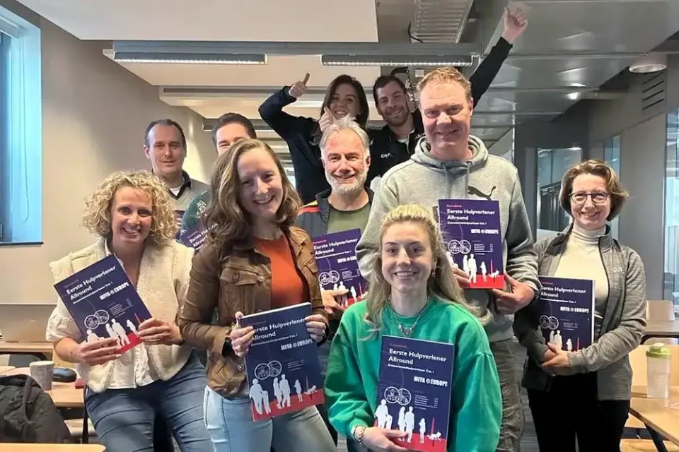 Groepsfoto van alle geslaagden.