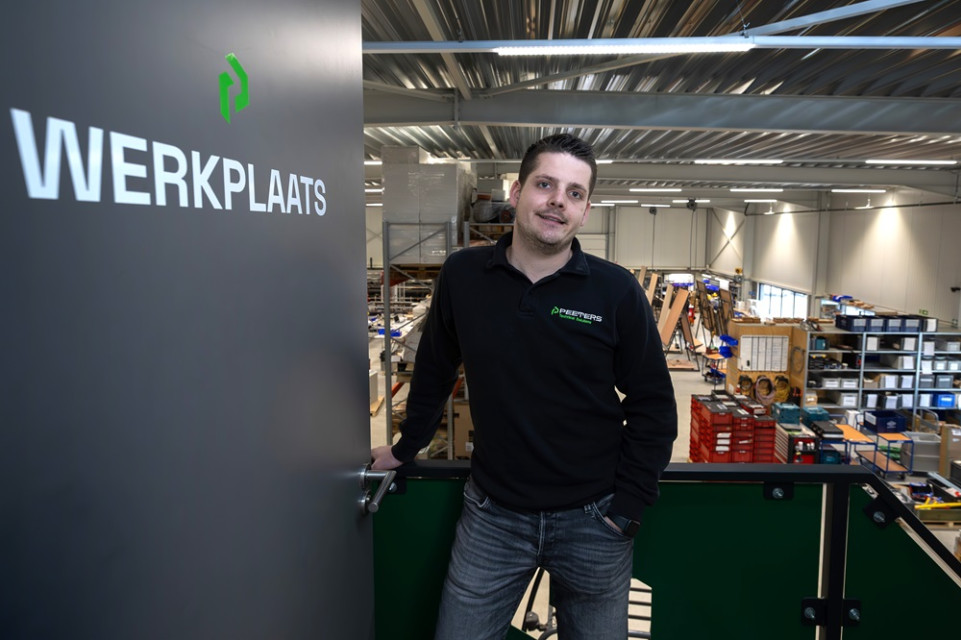 Hessel Peeters van Peeters Technical Solutions in zijn werkplaats.