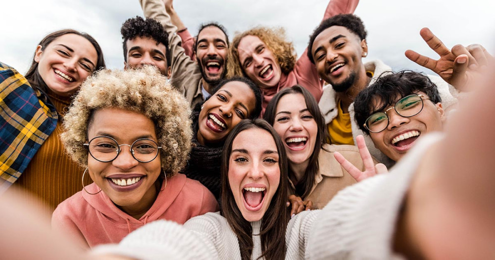 Een groep mensen van verschillende nationaliteiten.