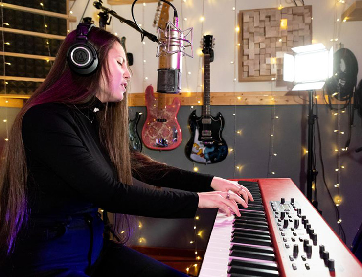 Van conservatorium naar Metal Factory: Italiaanse Nina jaagt haar droom na