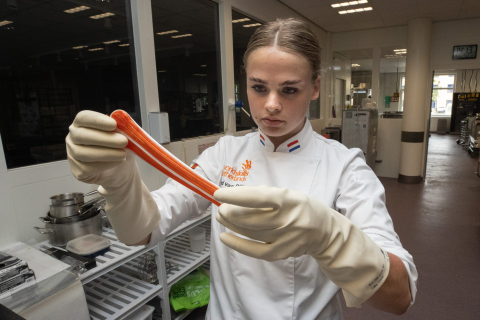 Maud van Dijk uit Volkel traint voor Euroskills 2025