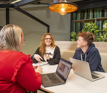 Ruimte om te ontdekken: zo helpt Summa jongeren bij hun studiekeuze