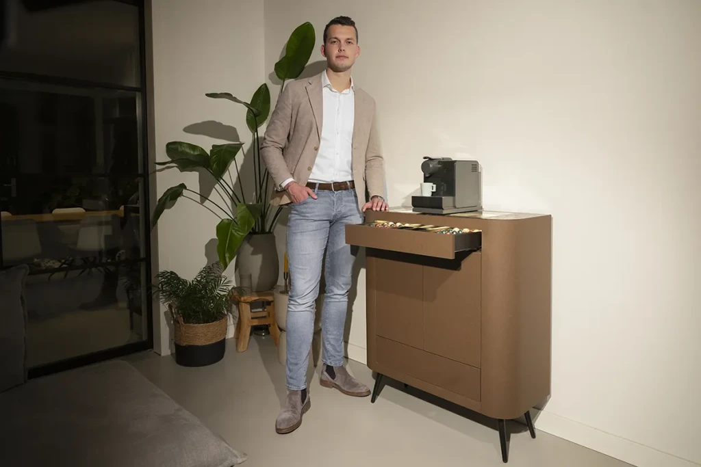 Niels creërde een meubel waarbij het verhaal en het ontwerp onlosmakelijk met elkaar verbonden zijn