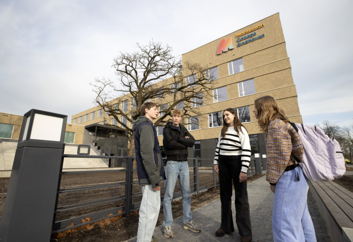 Exterieur van het Montessori College Eindhoven