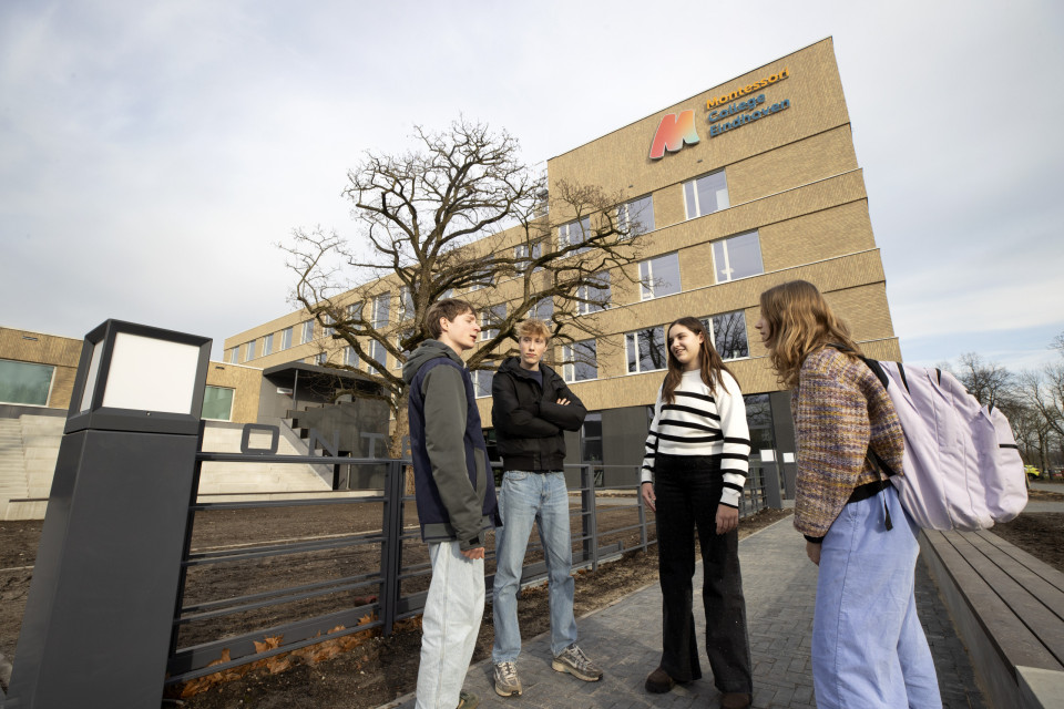 Exterieur van het Montessori College Eindhoven