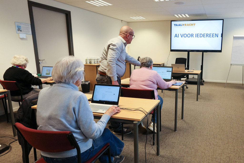 Van afhaken naar meedoen: ouderen ontdekken AI in Budel