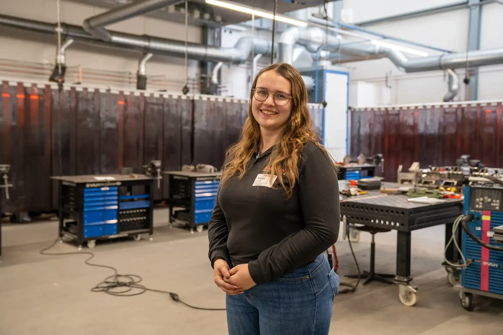 El soldador Meike rompe estereotipos en la ingeniería.
