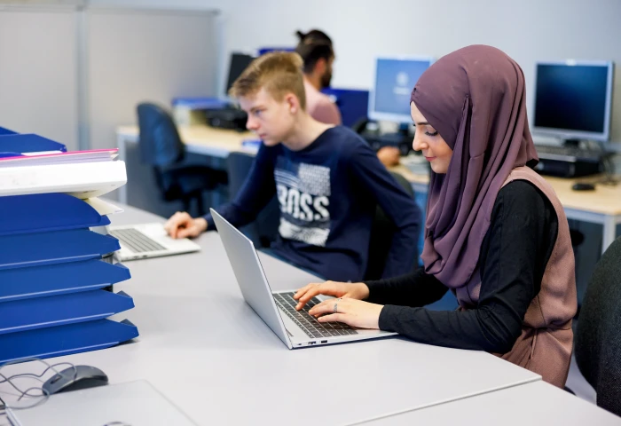 Studenten der Wirtschaftswissenschaften und des Unternehmertums an der Summa University