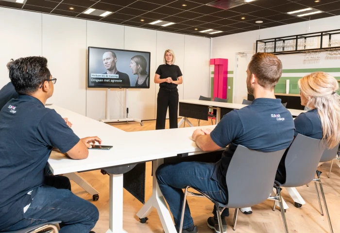 Summa veiligheid, mensen krijgen agressie training