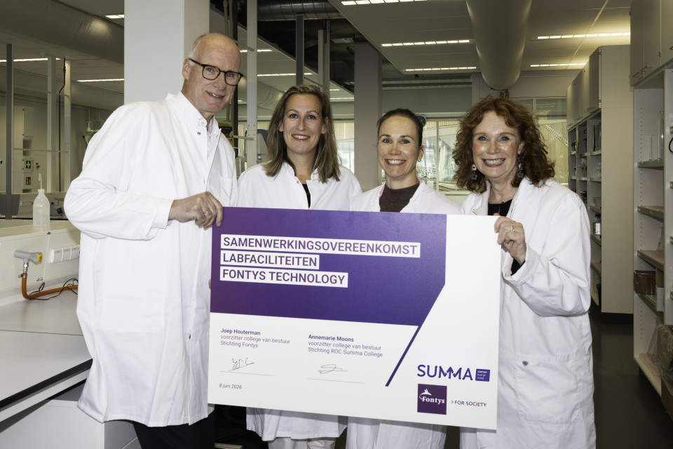 Ondertekening Summa Laboratorium en Fontys Technology